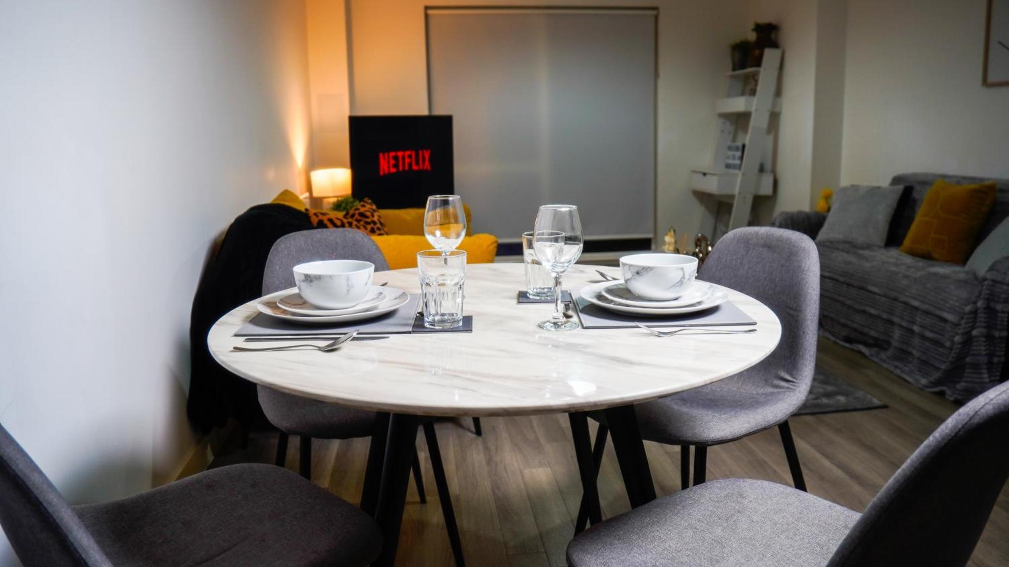 Manchester City Centre Apt With Balcony & Free Parking - Including Free 1-Hour Early Check-In For Bookings In June, Justeat Voucher For 2-Night Stays Minimum! Eksteriør billede