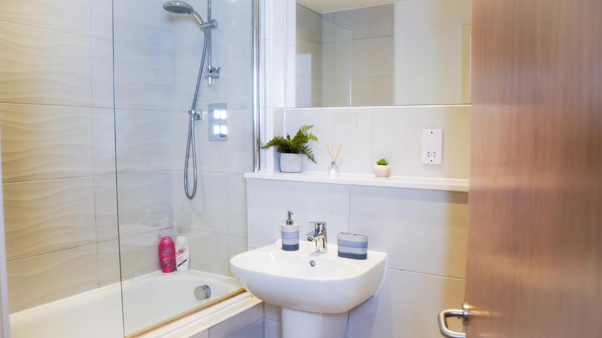 Manchester City Centre Apt With Balcony & Free Parking - Including Free 1-Hour Early Check-In For Bookings In June, Justeat Voucher For 2-Night Stays Minimum! Eksteriør billede