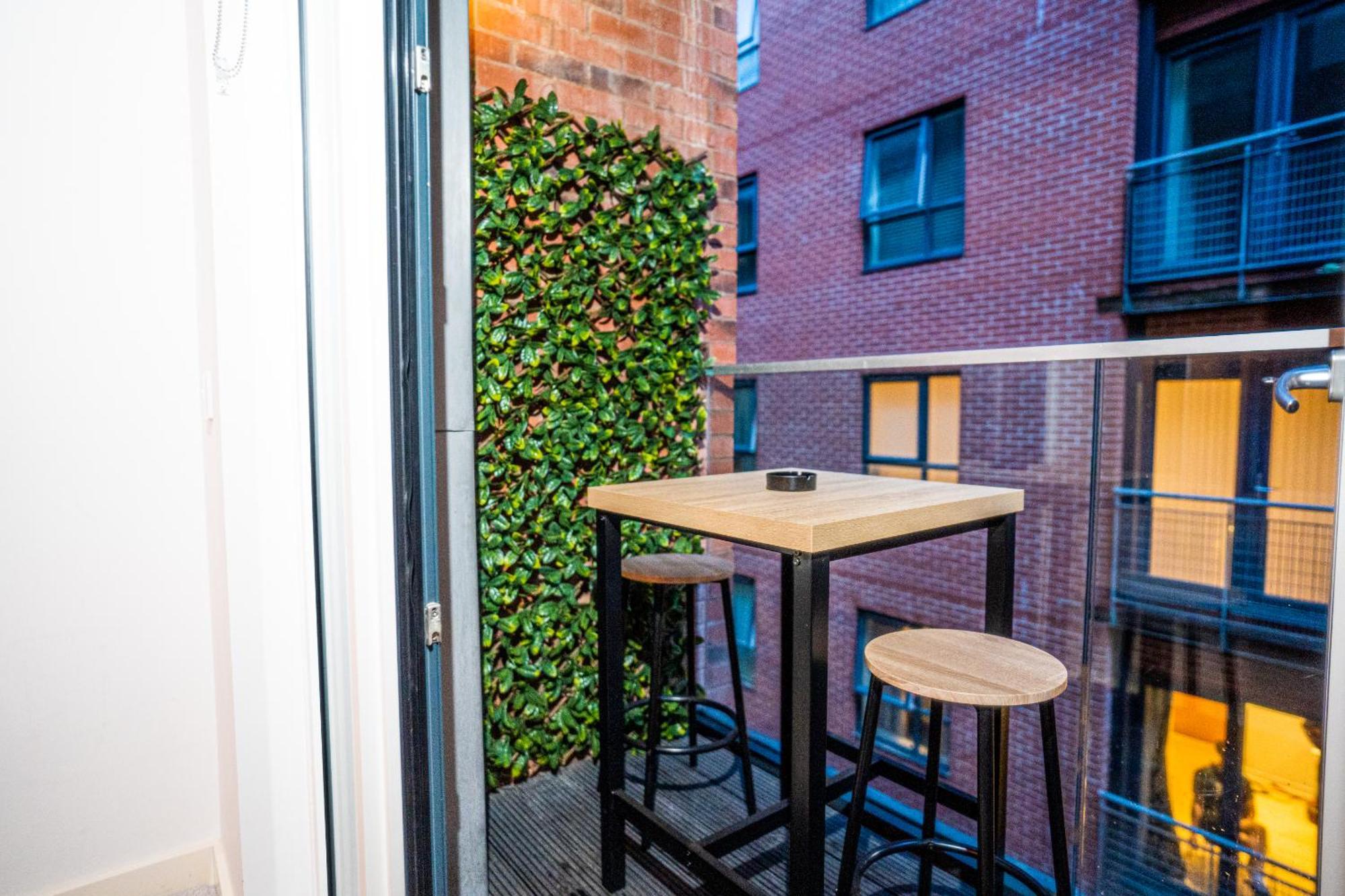 Manchester City Centre Apt With Balcony & Free Parking - Including Free 1-Hour Early Check-In For Bookings In June, Justeat Voucher For 2-Night Stays Minimum! Eksteriør billede