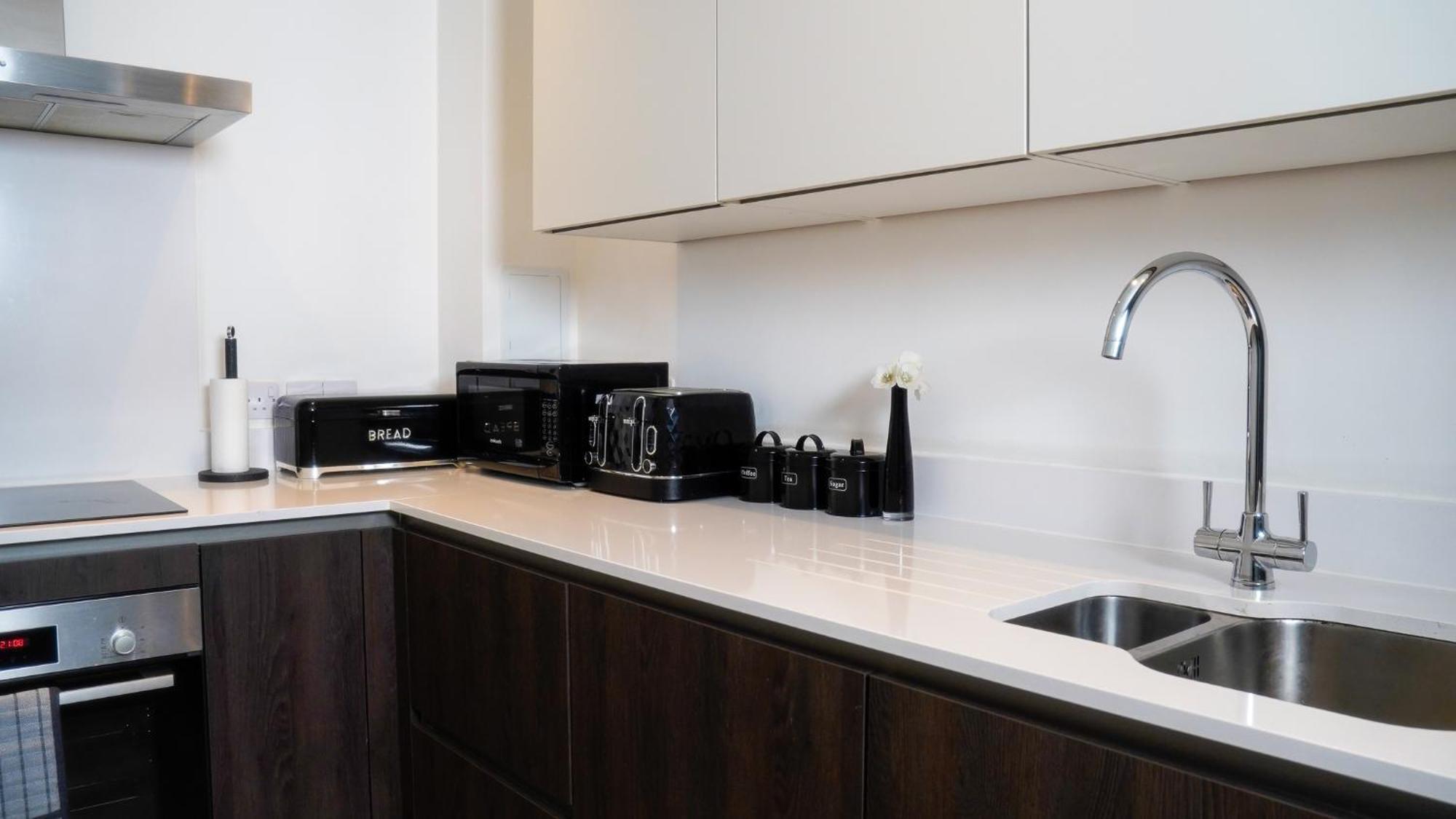Manchester City Centre Apt With Balcony & Free Parking - Including Free 1-Hour Early Check-In For Bookings In June, Justeat Voucher For 2-Night Stays Minimum! Eksteriør billede